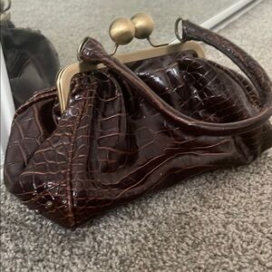 Elegant Brown Crocodile-Embossed Women's Bag